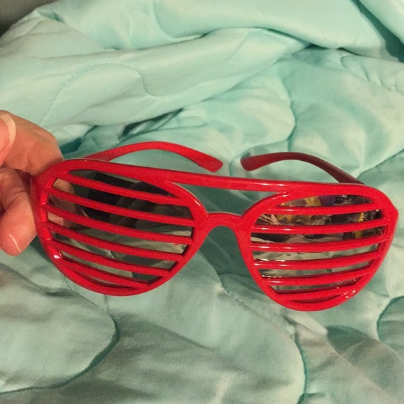 Accessories - Striped Red Mirror🥳HP🥳Sunglasses